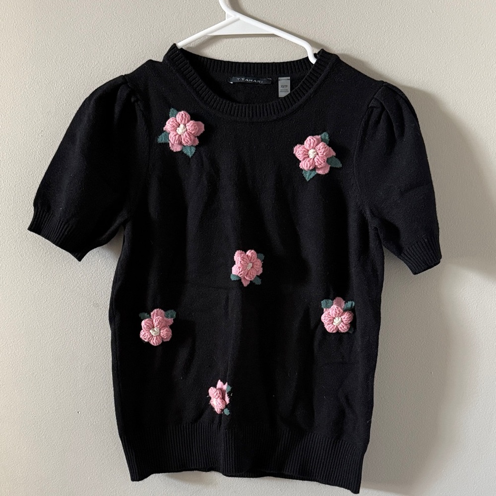 Tahari Short Sleeve Knit Flower Detail Sweater, Sz XS